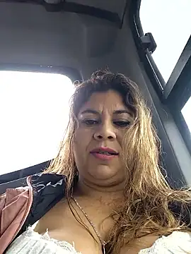 Laura-Hernandez online show from December 5, 2025, 3:09 pm