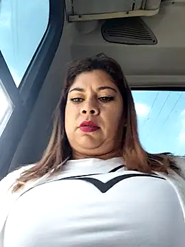 Laura-Hernandez online show from March 26, 2026, 2:33 pm