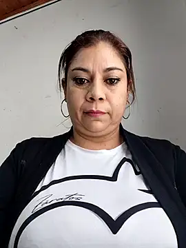 Laura-Hernandez online show from April 14, 2026, 2:45 pm