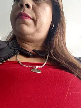 Snapshot of Laura-Hernandez chatting on April 24, 2026, 2:30 pm Laura-Hernandez online show from April 24, 2026, 2:30 pm