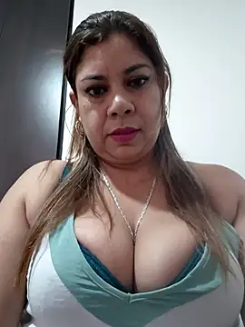 Snapshot of Laura-Hernandez chatting on May 5, 2026, 2:36 pm Laura-Hernandez online show from May 5, 2026, 2:36 pm