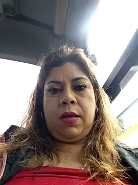 Snapshot of Laura-Hernandez chatting on May 21, 2026, 3:19 pm Laura-Hernandez online show from May 21, 2026, 3:19 pm