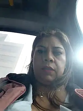 Snapshot of Laura-Hernandez chatting on June 6, 2026, 1:38 pm Laura-Hernandez online show from June 6, 2026, 1:38 pm