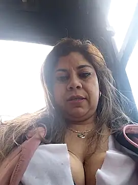 Laura-Hernandez online show from July 25, 2026, 3:53 pm
