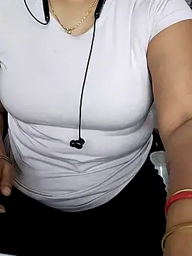 Snapshot of QueenHaryana chatting on April 4, 2026, 9:40 am QueenHaryana online show from April 4, 2026, 9:40 am