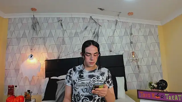 JustinePerry online show from October 22, 2025, 3:51 am