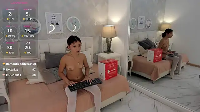 Snapshot of Candy5Girl chatting on January 8, 2025, 1:42 am Candy5Girl online show from January 8, 2025, 1:42 am