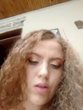 Mia fooxx  online show from November 7, 2025, 8:31 pm