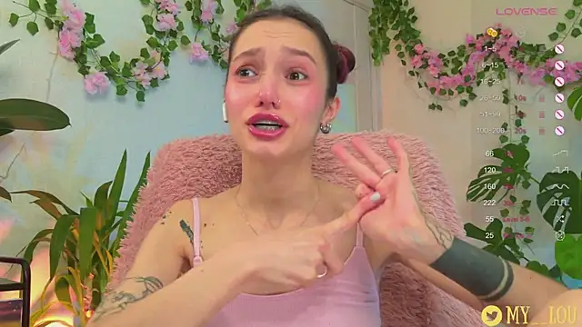 MyLou  online show from February 19, 2025, 3:49 pm