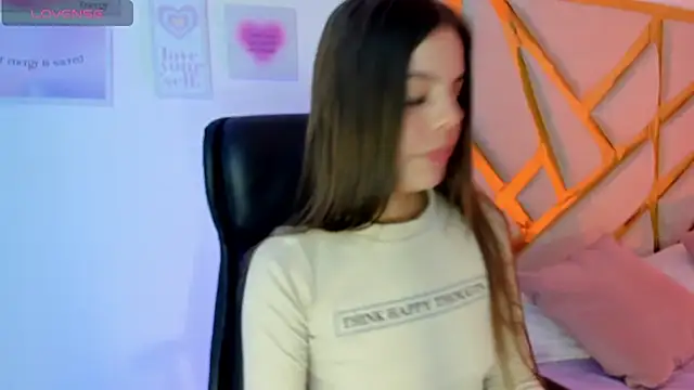 LanaJones  online show from December 17, 2025, 12:33 pm