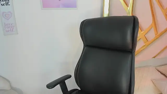 LanaJones  online show from May 28, 2026, 1:19 pm
