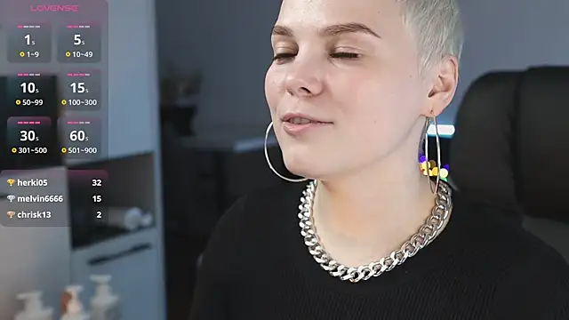 LikaBerry1 online show from February 18, 2025, 7:19 pm