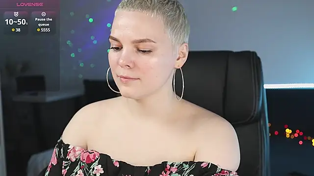 LikaBerry1 online show from February 25, 2025, 7:58 pm