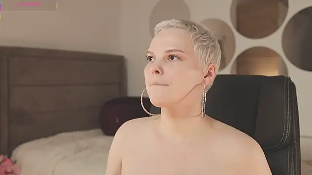 LikaBerry1 online show from September 10, 2025, 4:29 pm