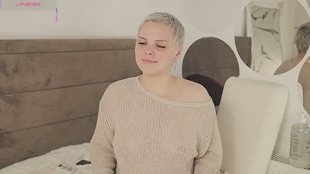 LikaBerry1 online show from September 30, 2025, 12:43 pm