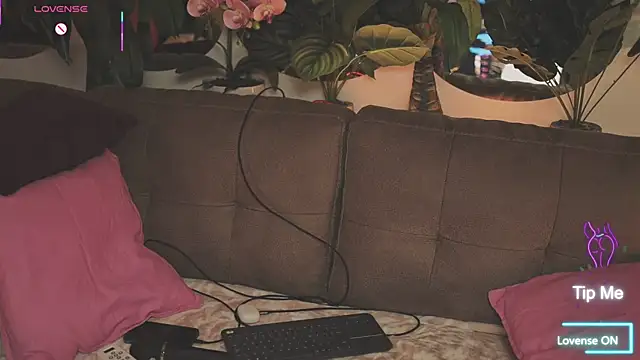 LikaBerry1 online show from October 24, 2025, 3:58 am