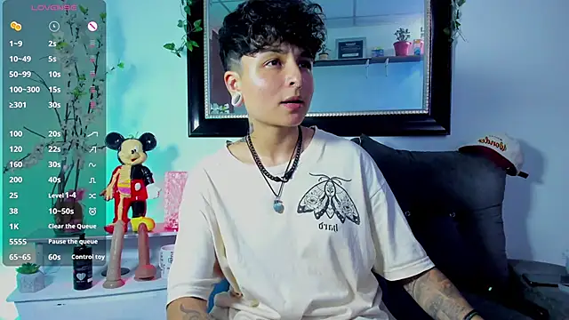 Snapshot of ZuryRamirez_ chatting on January 12, 2025, 7:53 pm ZuryRamirez online show from January 12, 2025, 7:53 pm