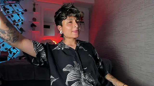 Snapshot of ZuryRamirez_ chatting on October 3, 2025, 8:28 pm ZuryRamirez online show from October 3, 2025, 8:28 pm