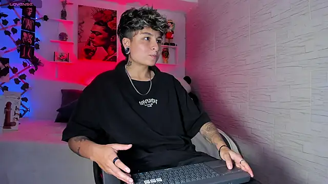 Snapshot of ZuryRamirez_ chatting on November 1, 2025, 8:22 pm ZuryRamirez online show from November 1, 2025, 8:22 pm
