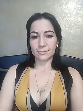 Snapshot of FireLily332 chatting on January 3, 2025, 7:39 pm FireLily332 online show from January 3, 2025, 7:39 pm