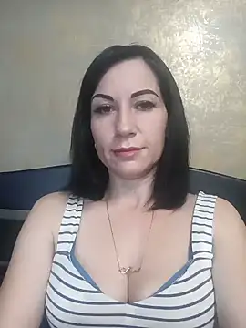 Snapshot of FireLily332 chatting on January 4, 2025, 6:30 pm FireLily332 online show from January 4, 2025, 6:30 pm