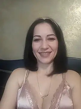 Snapshot of FireLily332 chatting on January 7, 2025, 4:27 pm FireLily332 online show from January 7, 2025, 4:27 pm