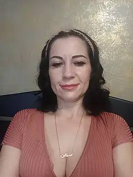 Snapshot of FireLily332 chatting on January 12, 2025, 6:59 pm FireLily332 online show from January 12, 2025, 6:59 pm