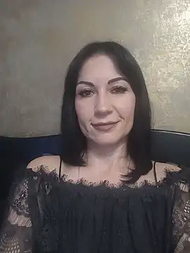 Snapshot of FireLily332 chatting on January 21, 2025, 4:27 pm FireLily332 online show from January 21, 2025, 4:27 pm