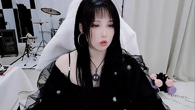 Snapshot of Vaness-a chatting on April 3, 2026, 6:28 pm Vaness-a online show from April 3, 2026, 6:28 pm