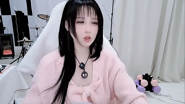 Snapshot of Vaness-a chatting on April 5, 2026, 4:48 pm Vaness-a online show from April 5, 2026, 4:48 pm