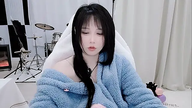 Snapshot of Vaness-a chatting on April 7, 2026, 6:52 pm Vaness-a online show from April 7, 2026, 6:52 pm