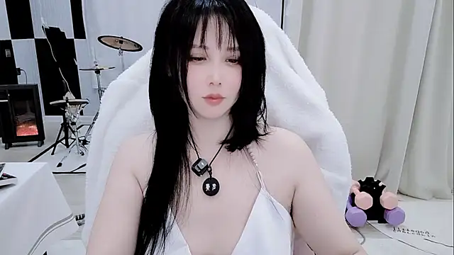 Snapshot of Vaness-a chatting on April 10, 2026, 8:35 pm Vaness-a online show from April 10, 2026, 8:35 pm