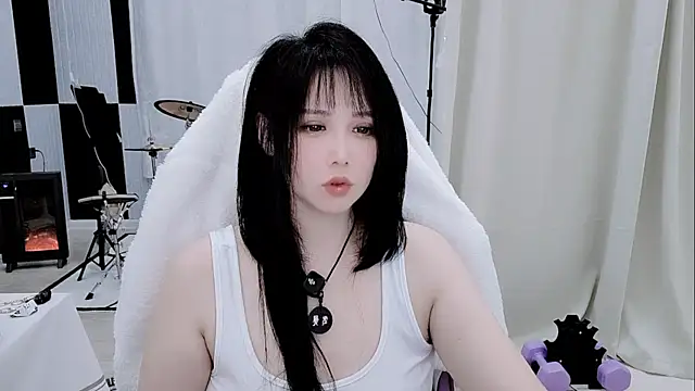 Snapshot of Vaness-a chatting on April 12, 2026, 7:19 pm Vaness-a online show from April 12, 2026, 7:19 pm