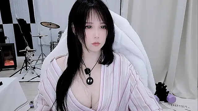 Snapshot of Vaness-a chatting on April 14, 2026, 5:52 pm Vaness-a online show from April 14, 2026, 5:52 pm
