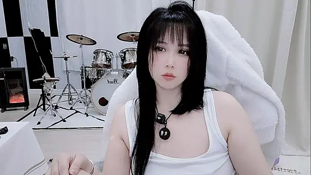 Snapshot of Vaness-a chatting on April 15, 2026, 9:04 pm Vaness-a online show from April 15, 2026, 9:04 pm