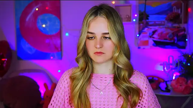 Snapshot of DeboraLarson chatting on March 18, 2025, 3:53 am DeboraLarson online show from March 18, 2025, 3:53 am