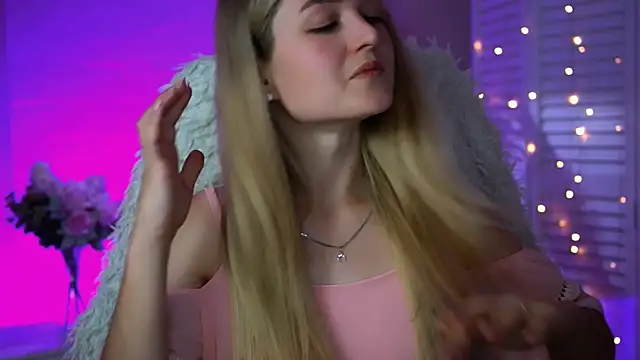 Snapshot of DeboraLarson chatting on September 17, 2025, 7:54 am DeboraLarson online show from September 17, 2025, 7:54 am