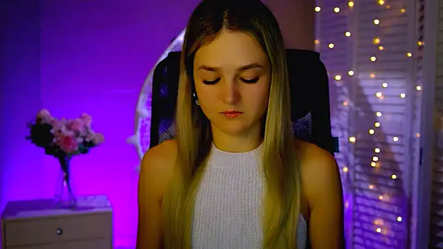 Snapshot of DeboraLarson chatting on November 29, 2025, 3:31 am DeboraLarson online show from November 29, 2025, 3:31 am