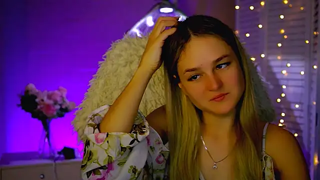 Snapshot of DeboraLarson chatting on December 2, 2025, 3:56 am DeboraLarson online show from December 2, 2025, 3:56 am