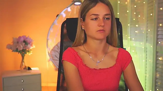 DeboraLarson online show from May 20, 2026, 3:34 am