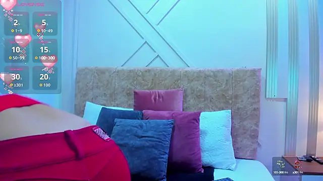 ashley  foxx  online show from October 2, 2025, 2:02 pm