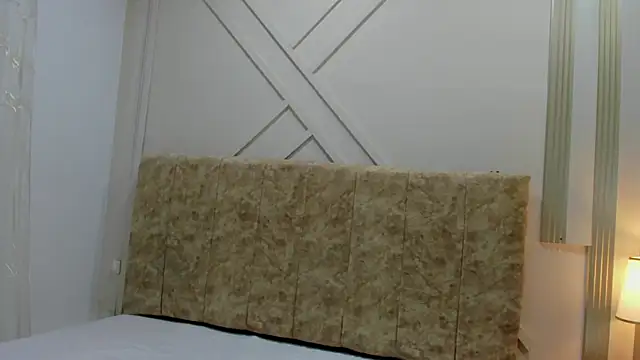 ashley  foxx  online show from October 3, 2025, 2:14 pm