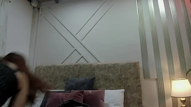 ashley  foxx  online show from October 4, 2025, 1:53 pm