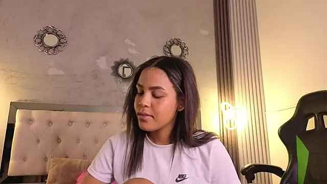 alexa andherson online show from October 15, 2025, 7:36 pm