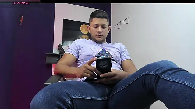 Snapshot of Marcos_garcias chatting on March 11, 2025, 11:44 am Marcos garcias online show from March 11, 2025, 11:44 am