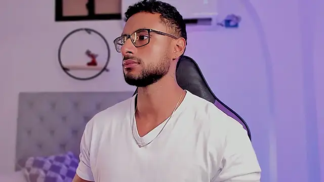 LiamGarcia1 online show from February 4, 2025, 12:33 pm