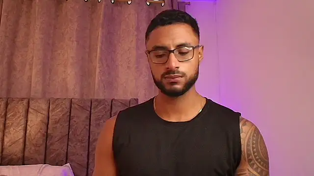 LiamGarcia1 online show from February 7, 2025, 1:43 pm