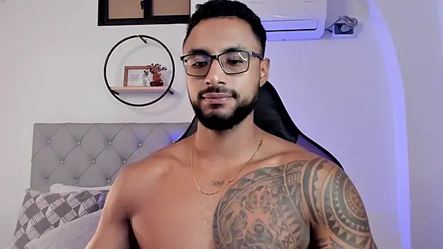 LiamGarcia1 online show from February 20, 2025, 12:25 pm