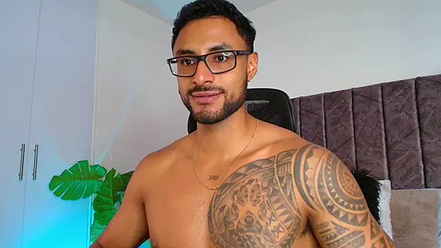 LiamGarcia1 online show from October 3, 2025, 4:04 pm