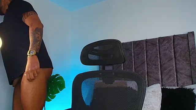 LiamGarcia1 online show from October 11, 2025, 1:09 pm